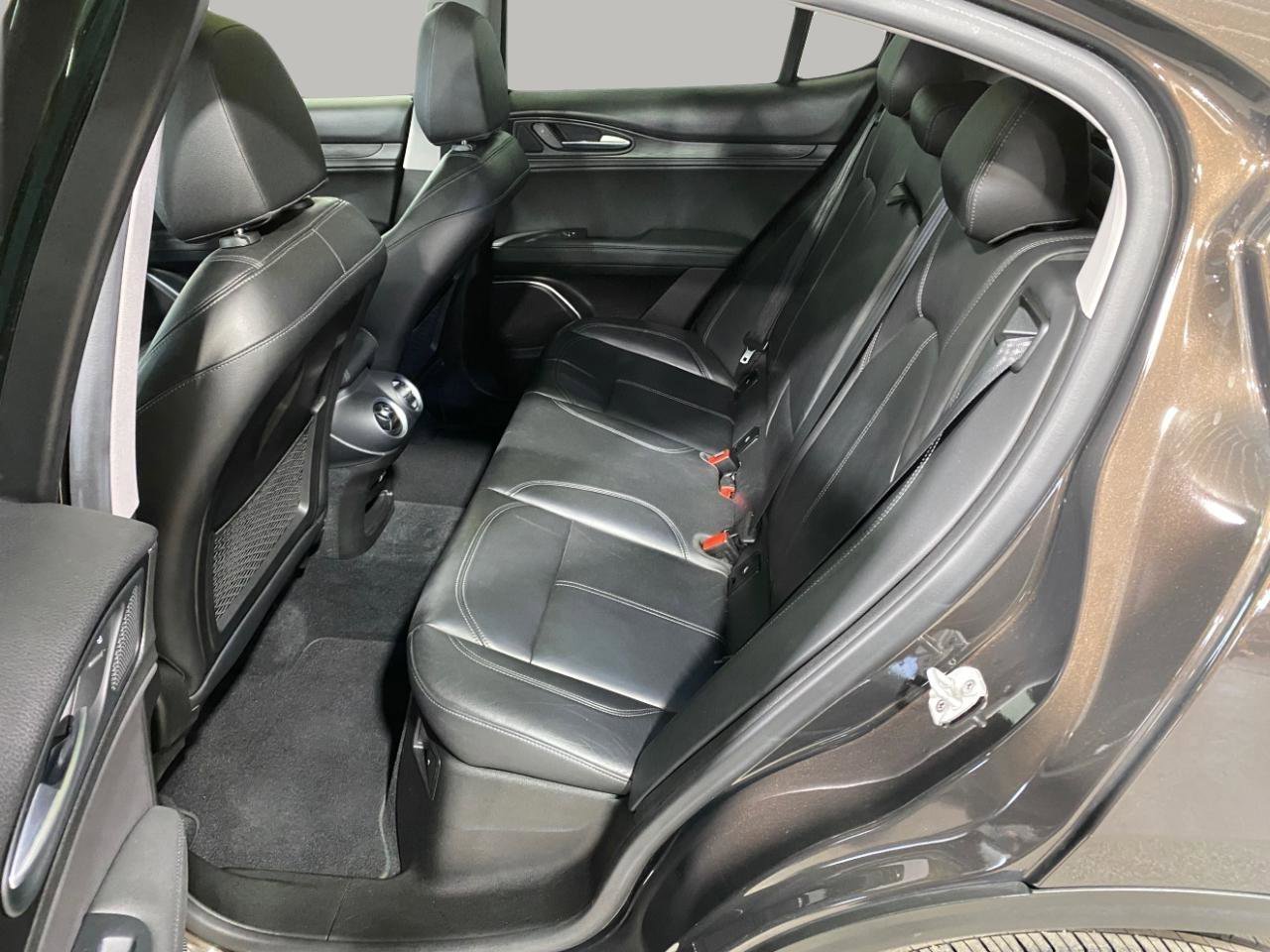 Used 2018 Alfa Romeo Stelvio AWD image 10