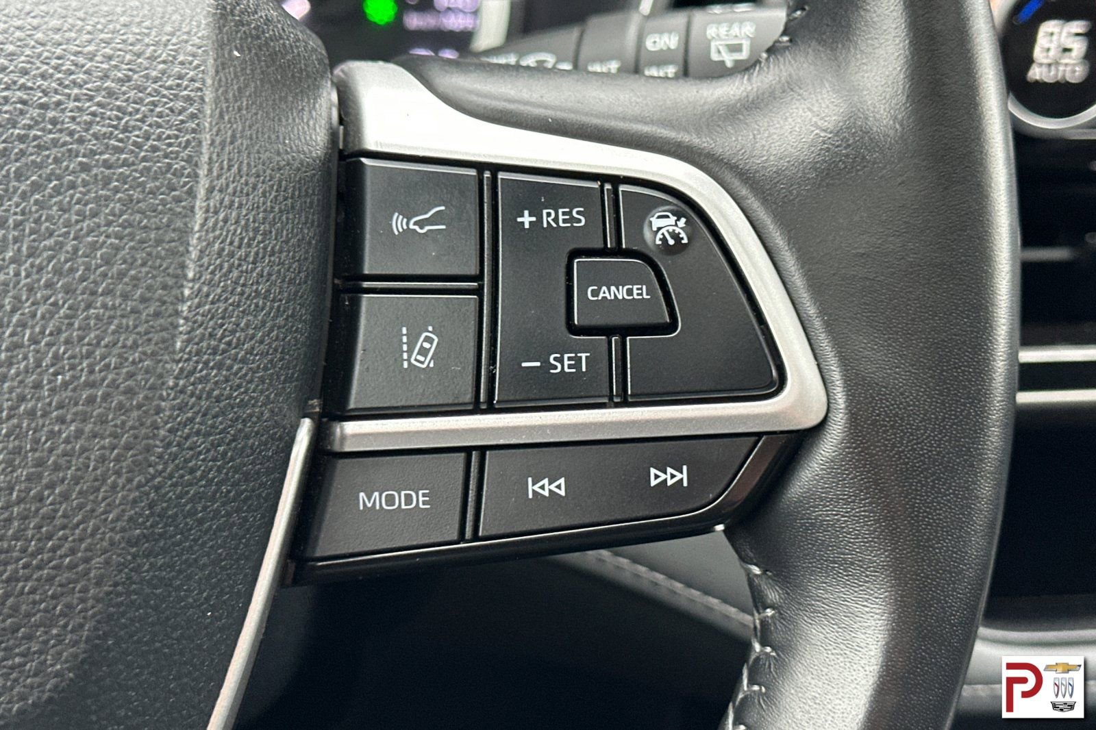 Used 2024 Toyota Highlander XLE image 32