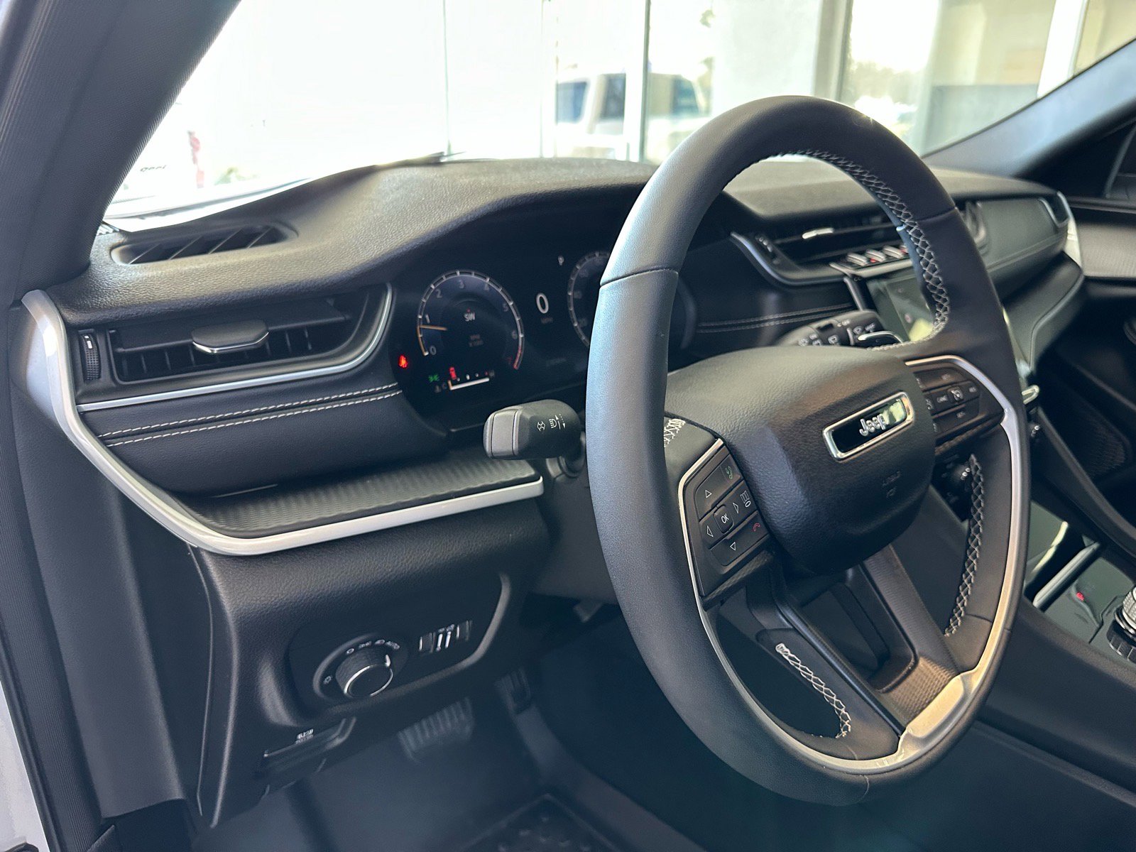 Used 2024 Jeep Grand Cherokee L Laredo w/ Luxury Tech Group I image 20