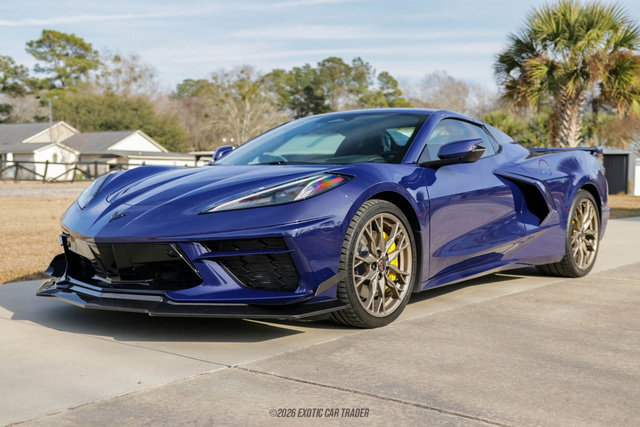 Used 2025 Chevrolet Corvette Stingray Premium Conv w/ Z51 Performance Package RWD image 17