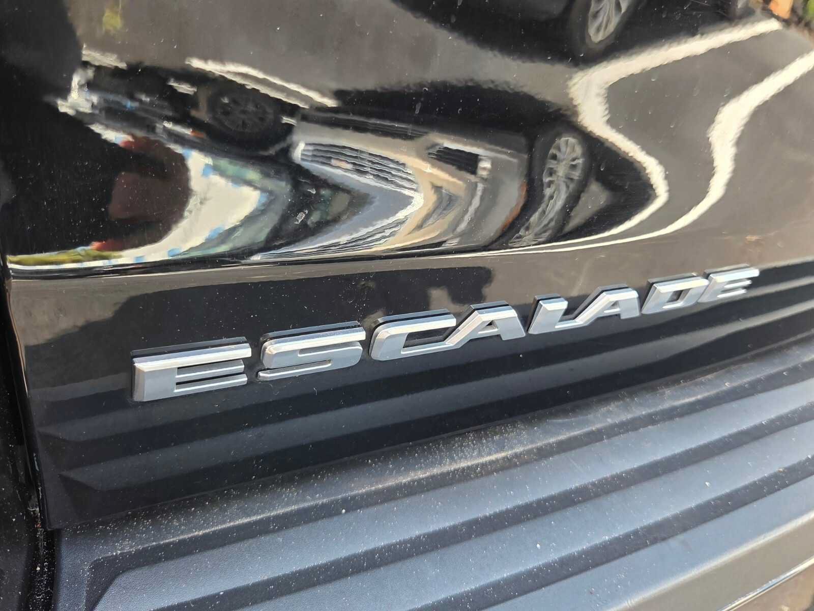 Used 2020 Cadillac Escalade Luxury AWD/4WD image 17