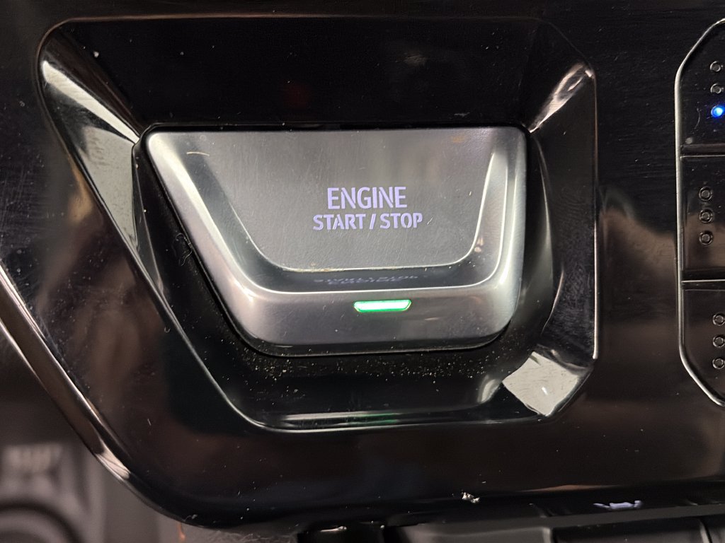 Used 2025 GMC Sierra 1500 AT4 w/ Technology Package AWD/4WD image 24