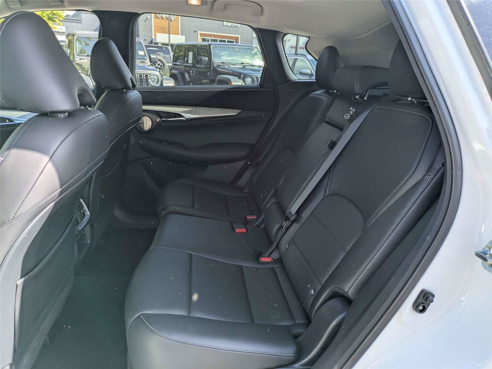 Used 2023 INFINITI QX50 Sensory w/ Accent Package FWD image 17