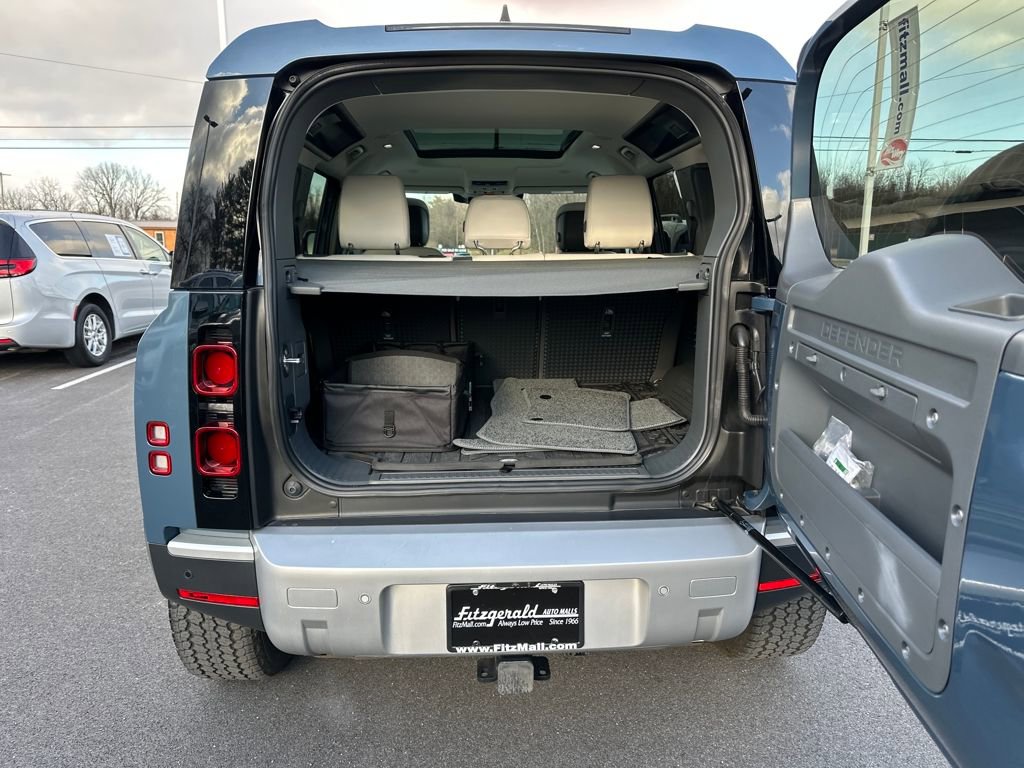 Used 2024 Land Rover Defender 110 S image 11