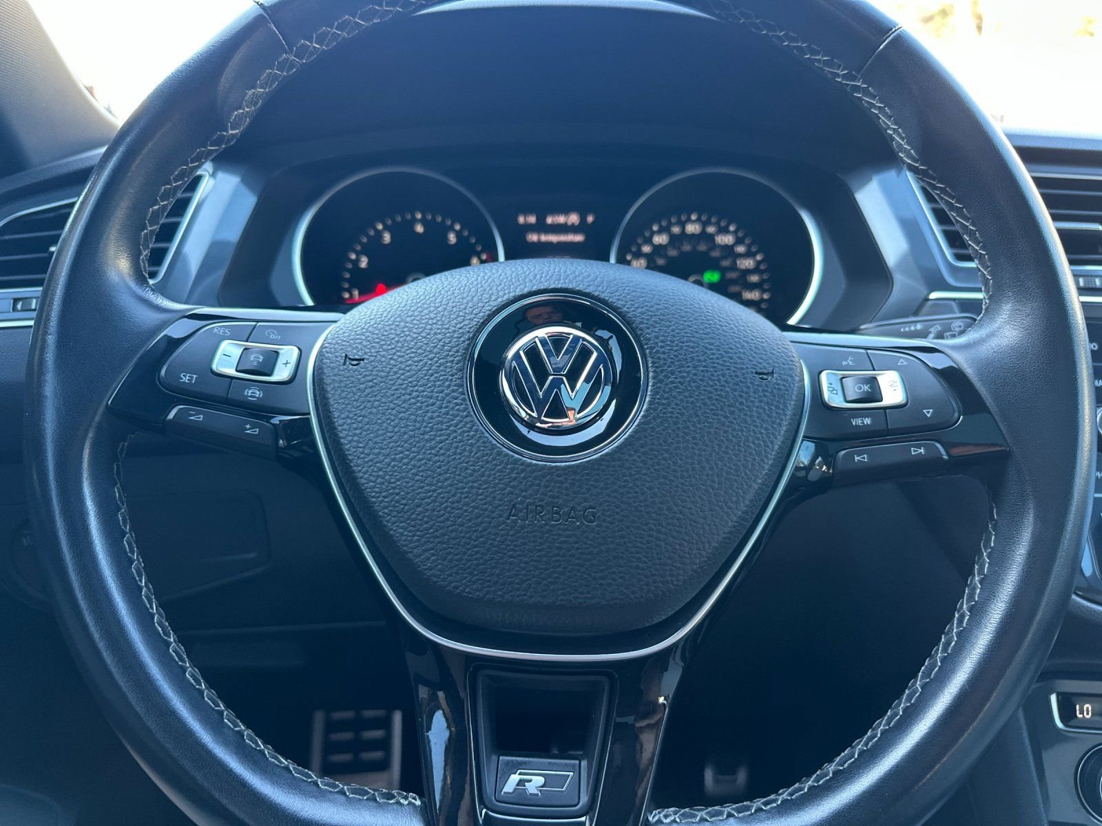 Used 2021 Volkswagen Tiguan SE R-Line image 26