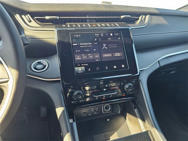 New 2025 Jeep Grand Cherokee Altitude image 19