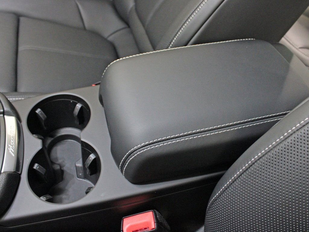 Used 2025 Porsche Macan image 31