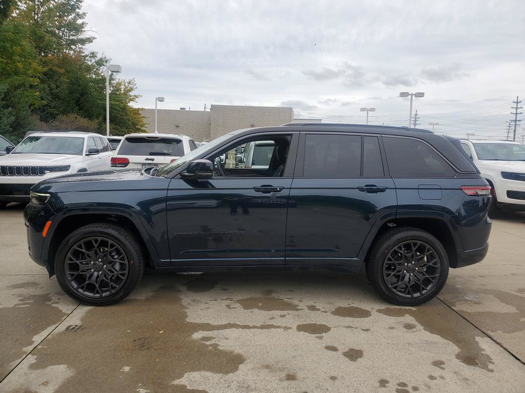 New 2027 Jeep Grand Cherokee Summit w/ Adv Protech Group IV AWD/4WD image 3