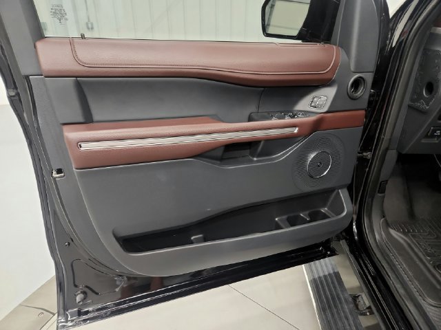 Used 2023 Ford Expedition Limited RWD image 18