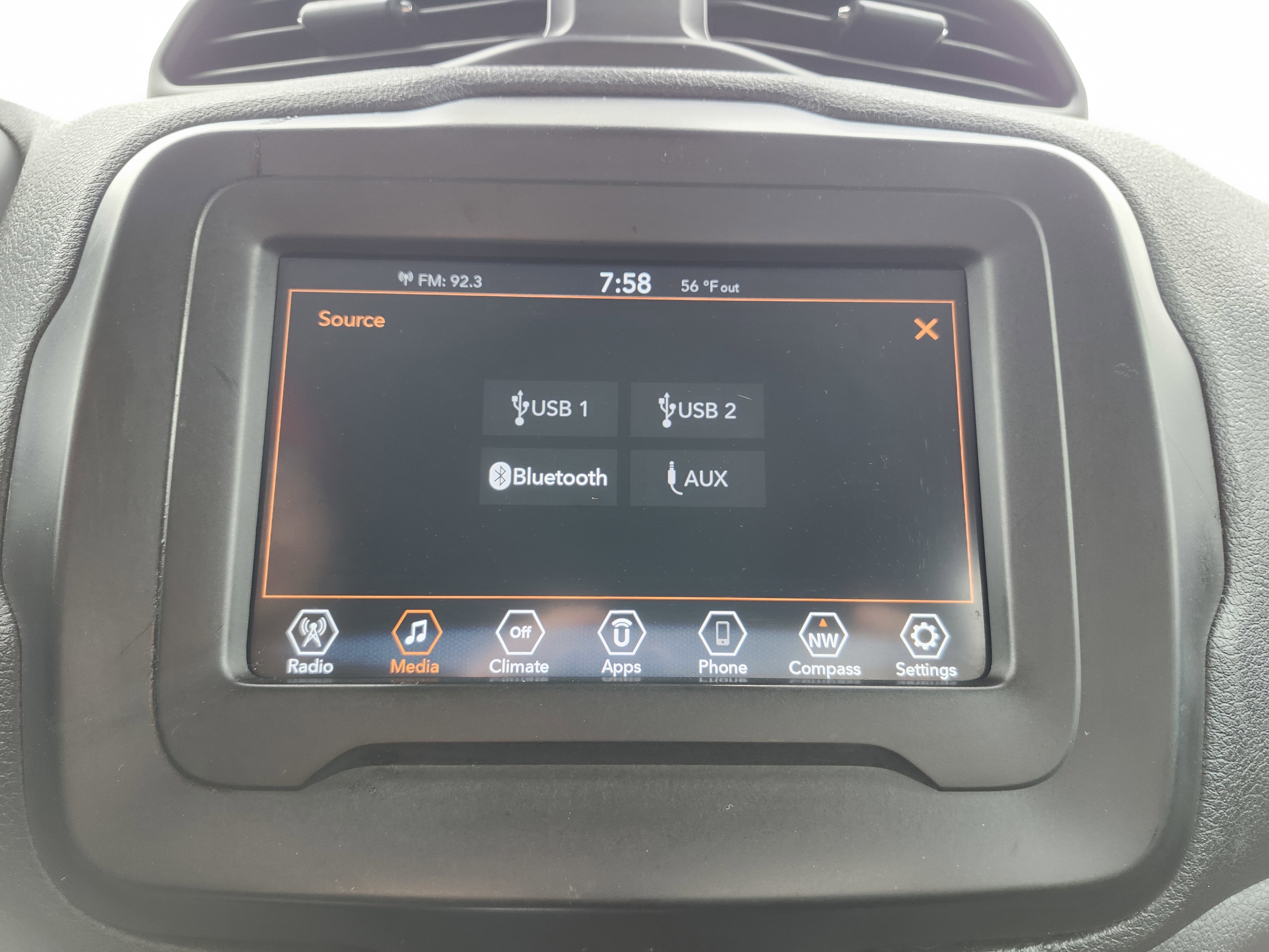 Used 2020 Jeep Renegade Latitude FWD image 4