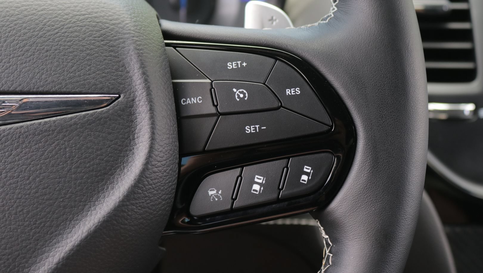 Used 2023 Chrysler 300 C RWD image 19