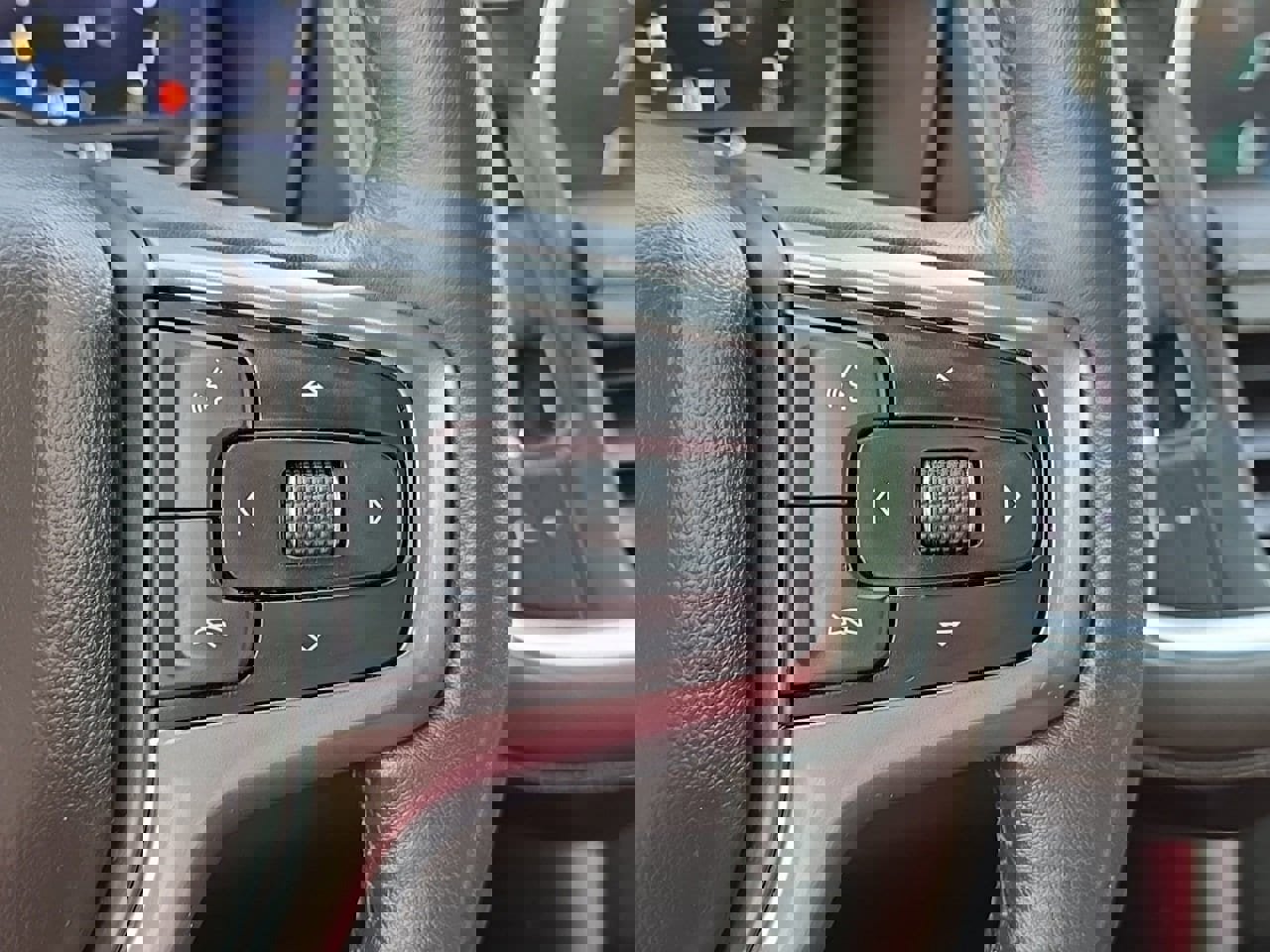 Used 2022 Chevrolet Suburban LT w/ Luxury Package image 24