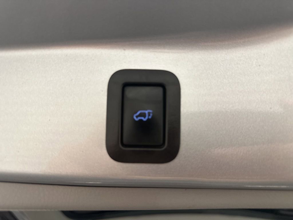 Used 2019 Toyota Highlander Limited image 32