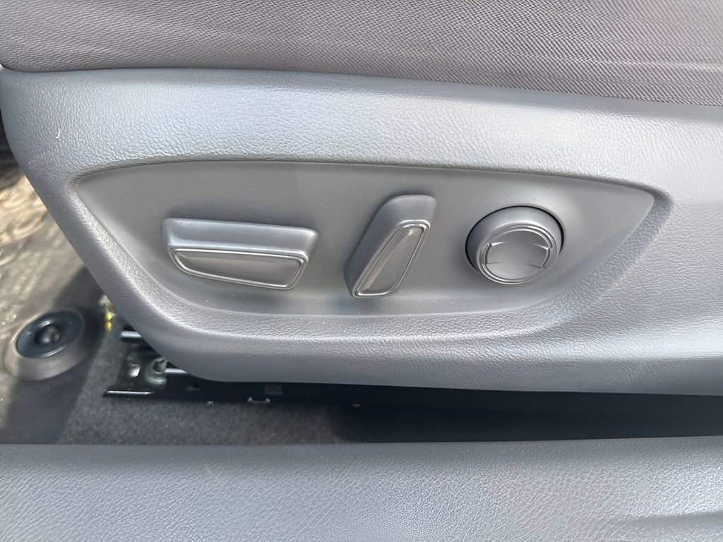 Used 2019 Toyota Camry LE FWD image 10