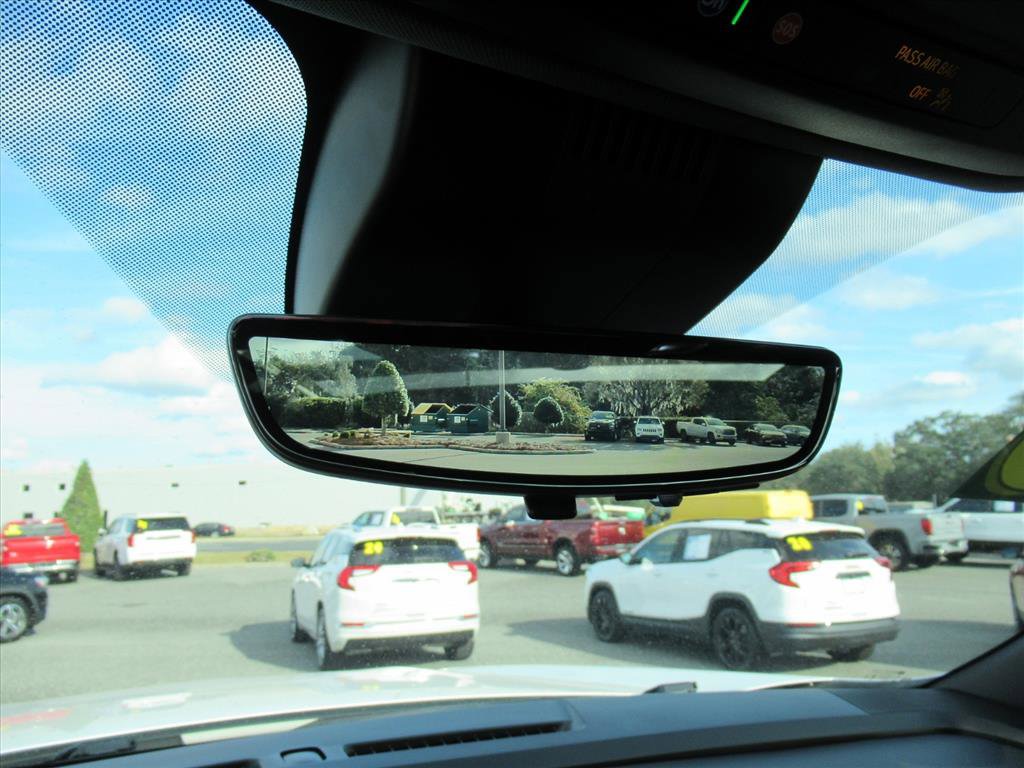 Used 2025 Chevrolet Suburban Premier image 26