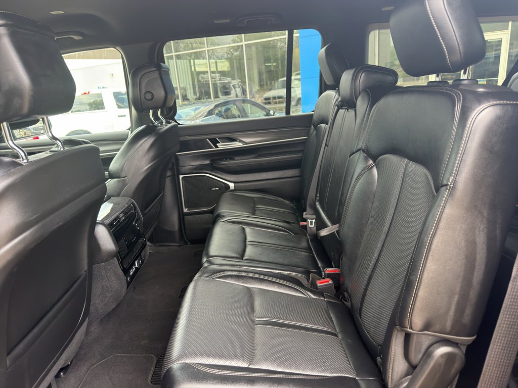 Used 2024 Jeep Wagoneer L Series II image 15