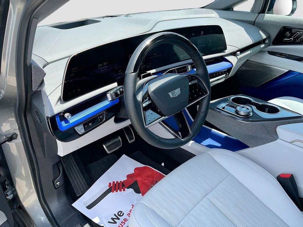 New 2025 Cadillac Optiq Sport 2 w/ LPO, Floor Liner Package AWD/4WD image 16