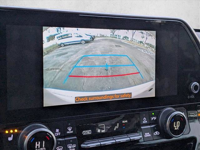 Used 2024 Toyota Highlander XLE image 9