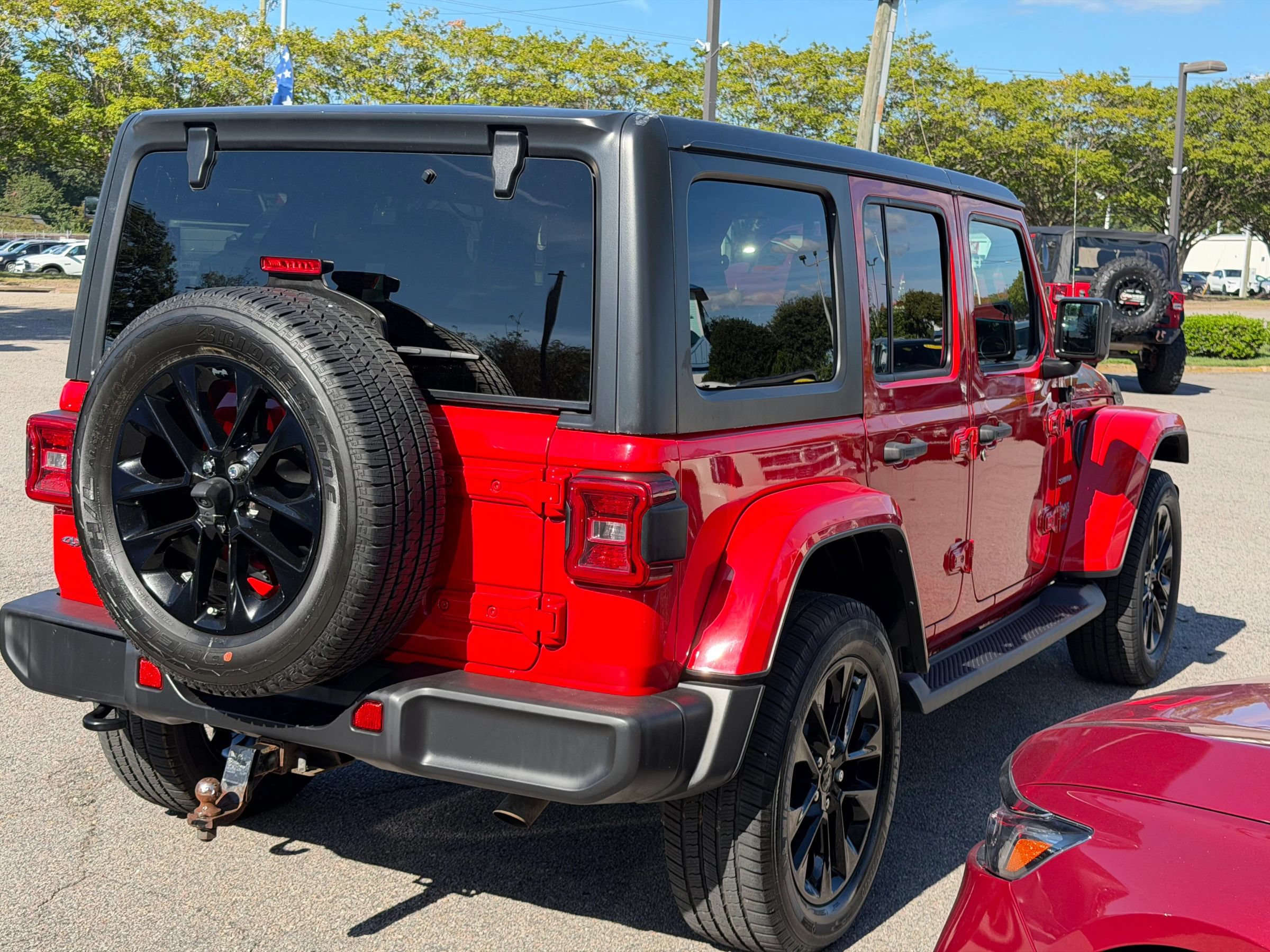 Used 2021 Jeep Wrangler Unlimited Sahara w/ Cold Weather Group AWD/4WD image 5
