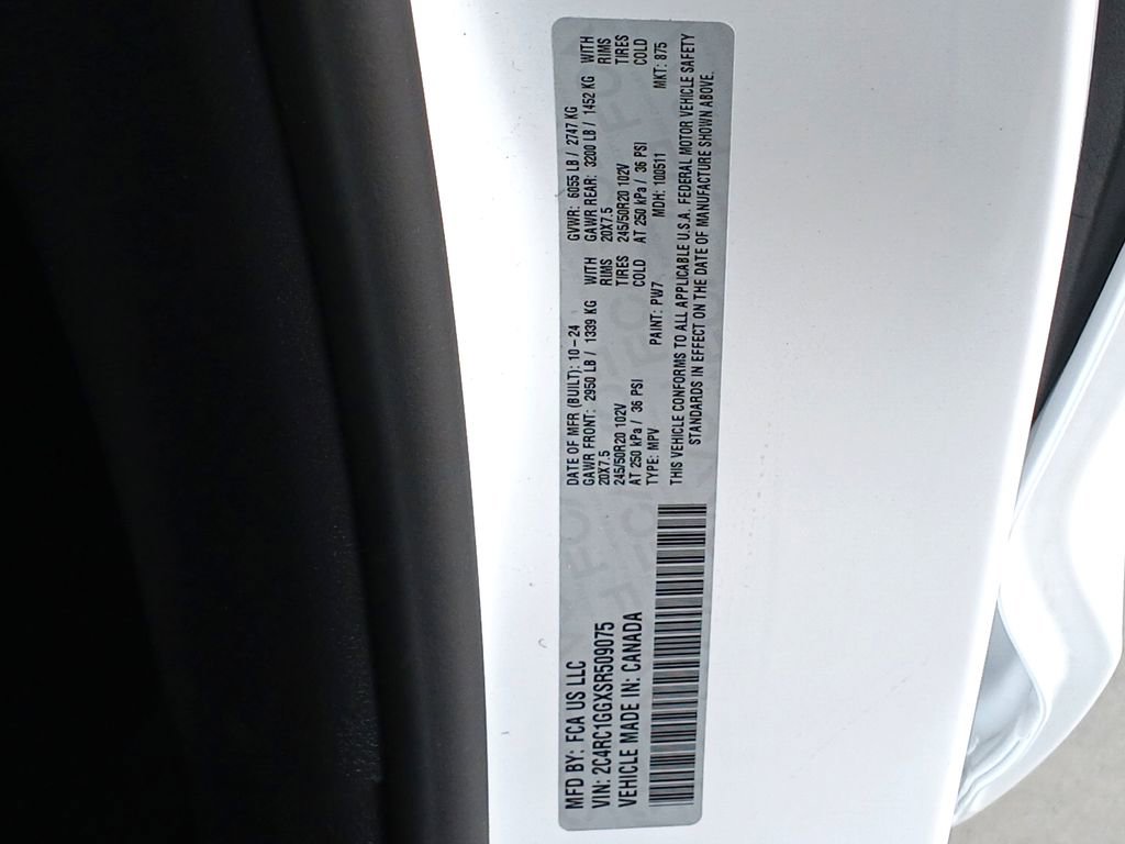 Used 2025 Chrysler Pacifica Limited image 25