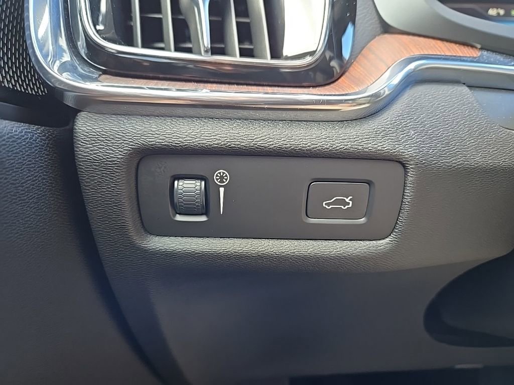 Used 2020 Volvo S60 T6 Inscription image 19