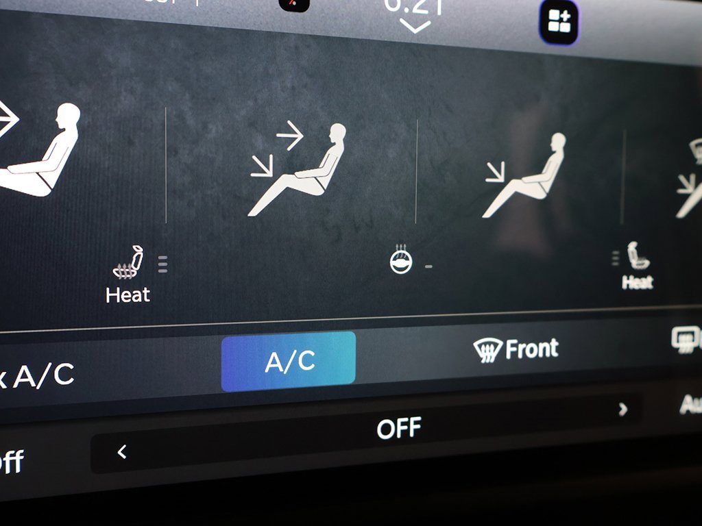 Used 2024 Jeep Wrangler Sahara image 43