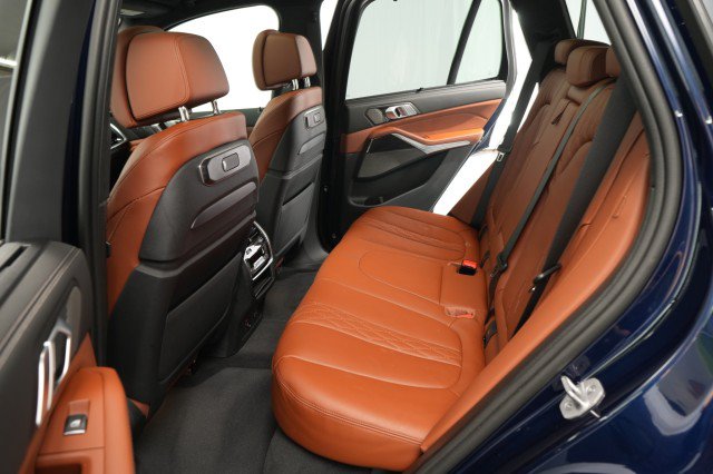 Used 2025 BMW X5 M60i AWD/4WD image 49
