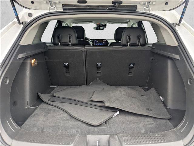 Used 2025 Chevrolet Trax LT w/ LT Convenience Package image 6