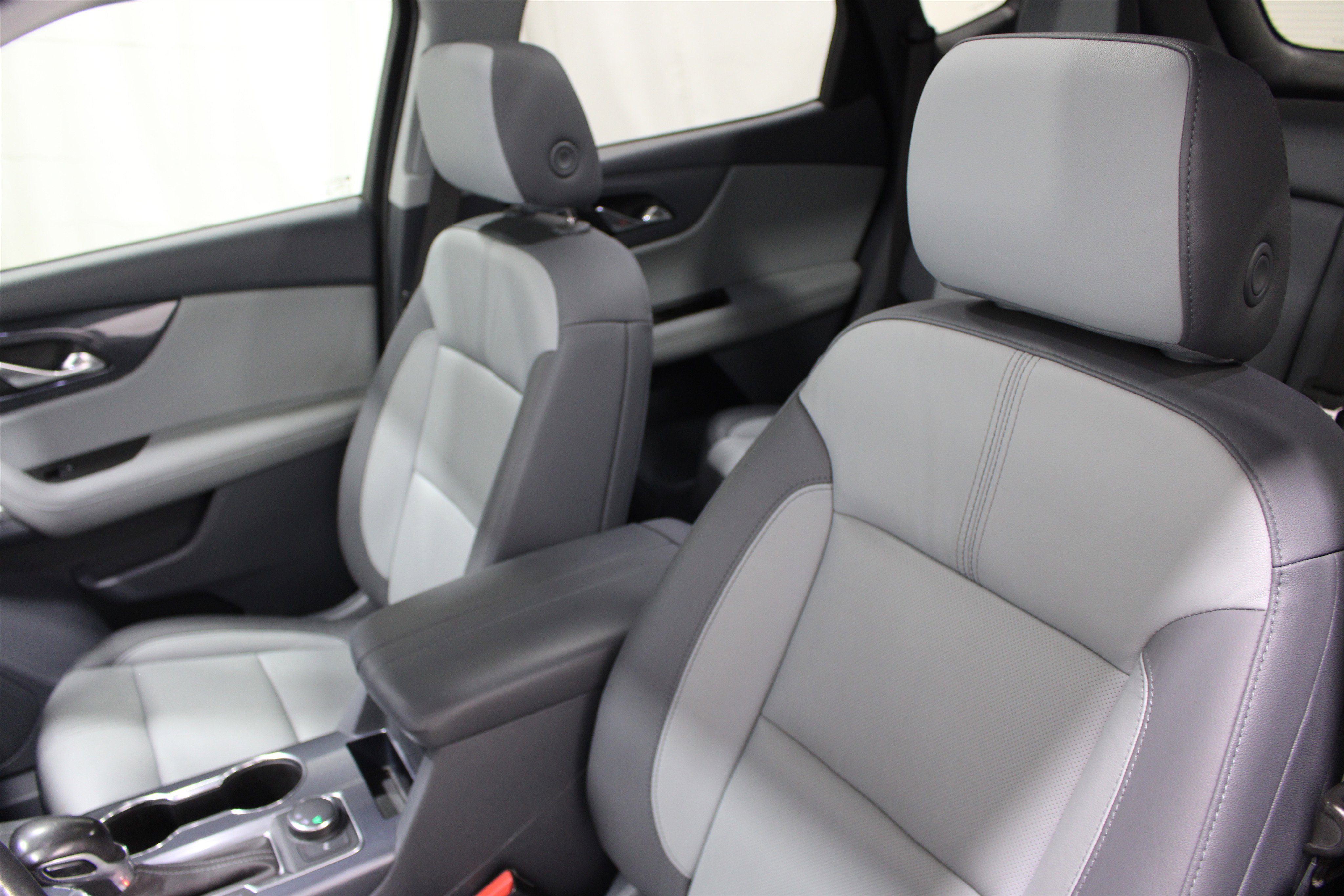 Used 2019 Chevrolet Blazer LT w/ Sun and Wheels Package FWD image 4