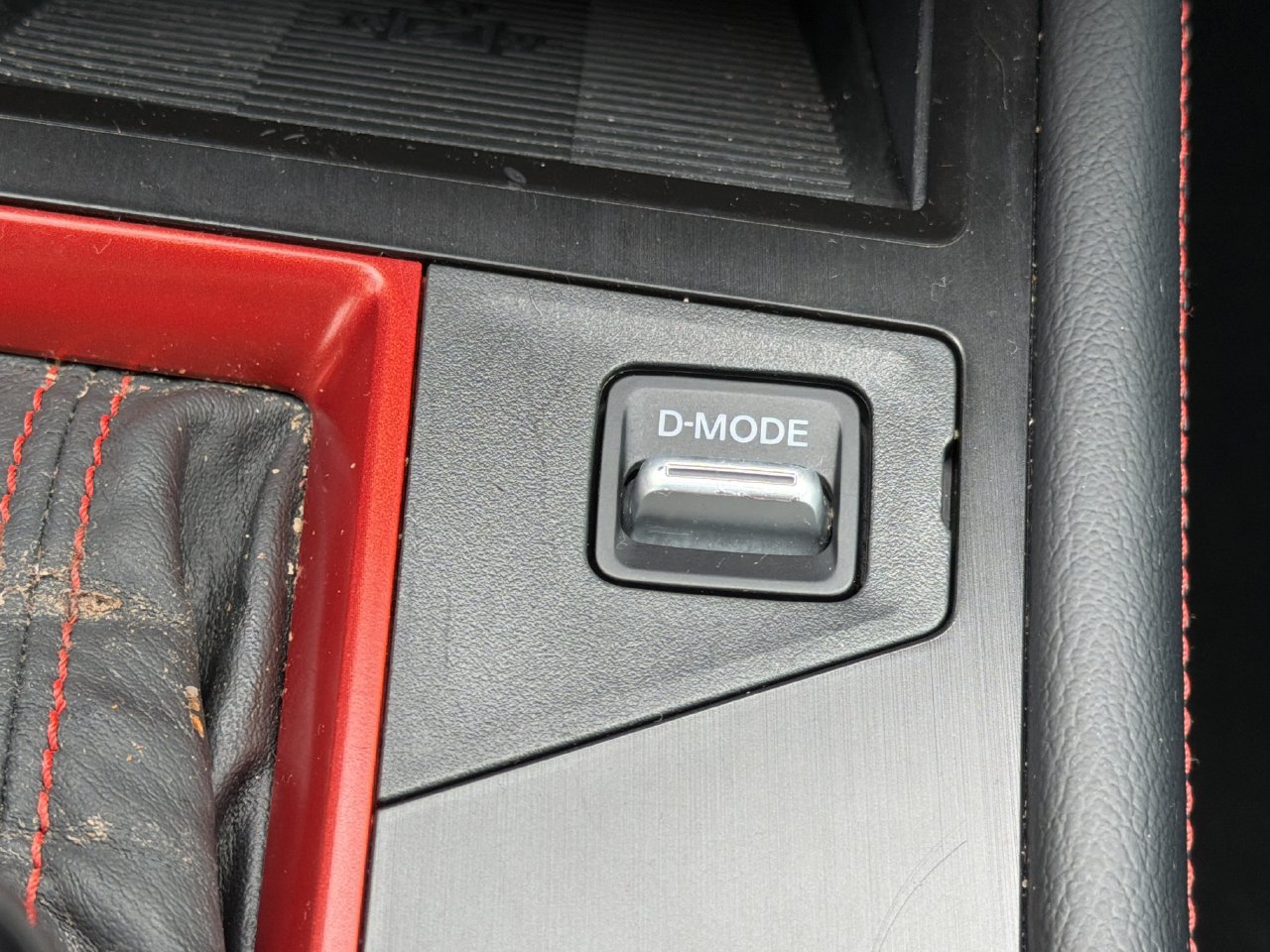 Certified 2025 Nissan Kicks SR FWD image 8