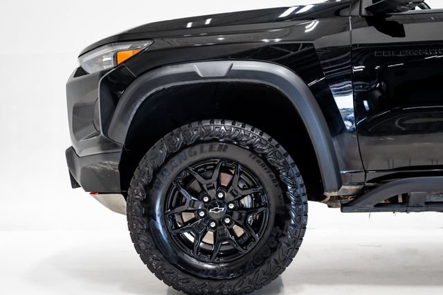 Used 2025 Chevrolet Colorado ZR2 w/ Midnight Edition AWD/4WD image 32