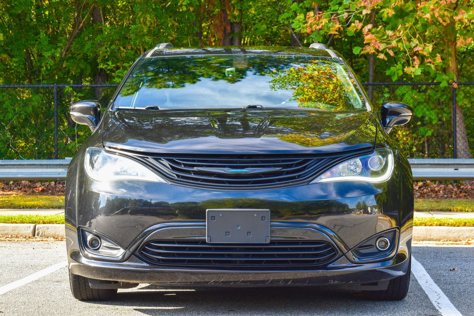 Used 2019 Chrysler Pacifica Limited w/ S Appearance Package image 2