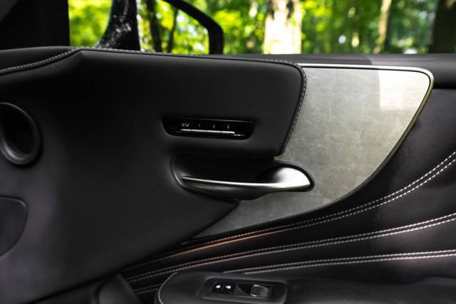 Used 2023 Lexus LS 500h AWD w/ Luxury Package image 29