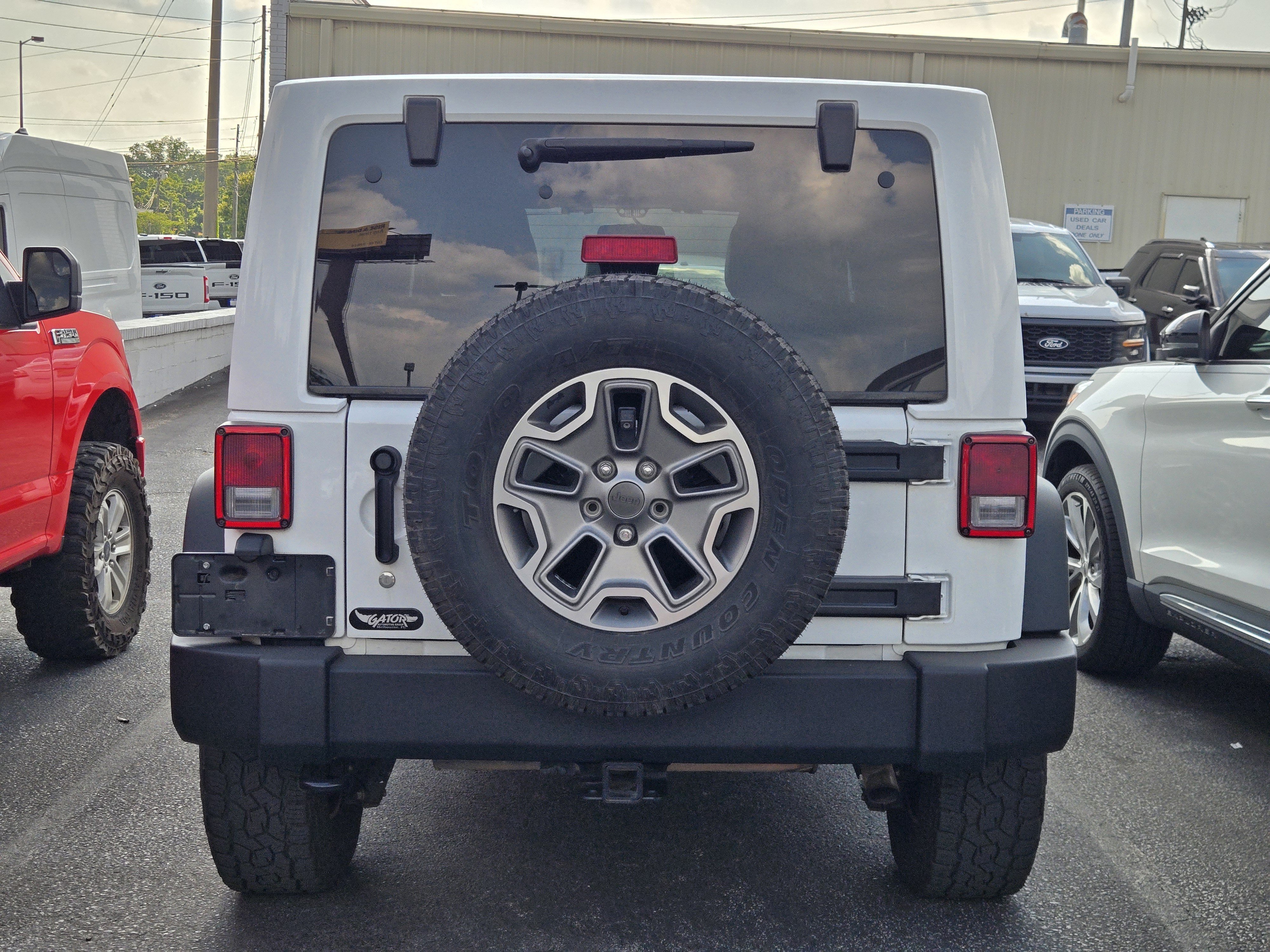 Used 2015 Jeep Wrangler Unlimited Rubicon w/ Connectivity Group AWD/4WD image 5