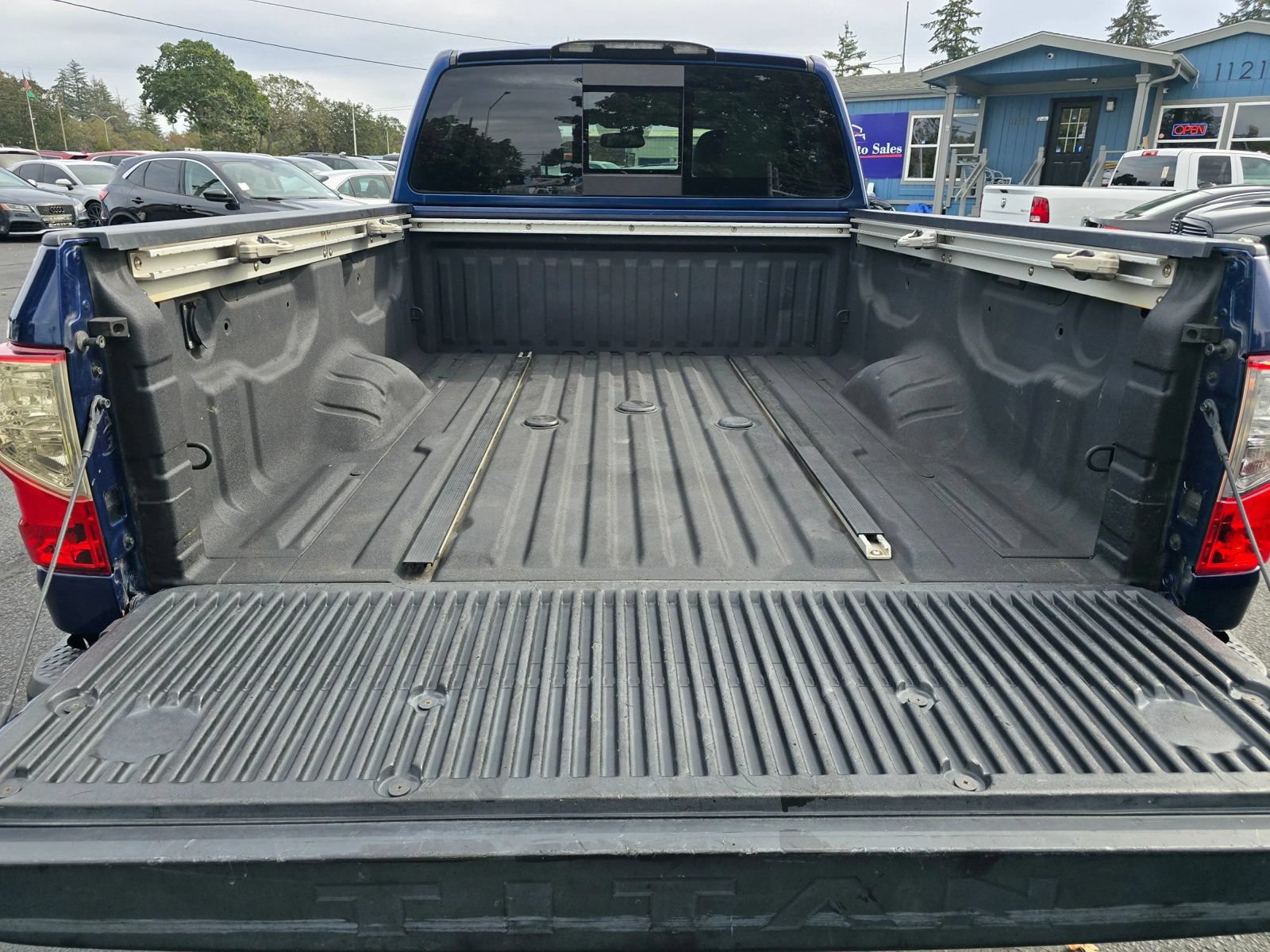 Used 2016 Nissan Titan SL AWD/4WD image 15