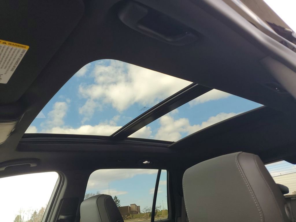 New 2025 Cadillac XT6 Luxury image 18