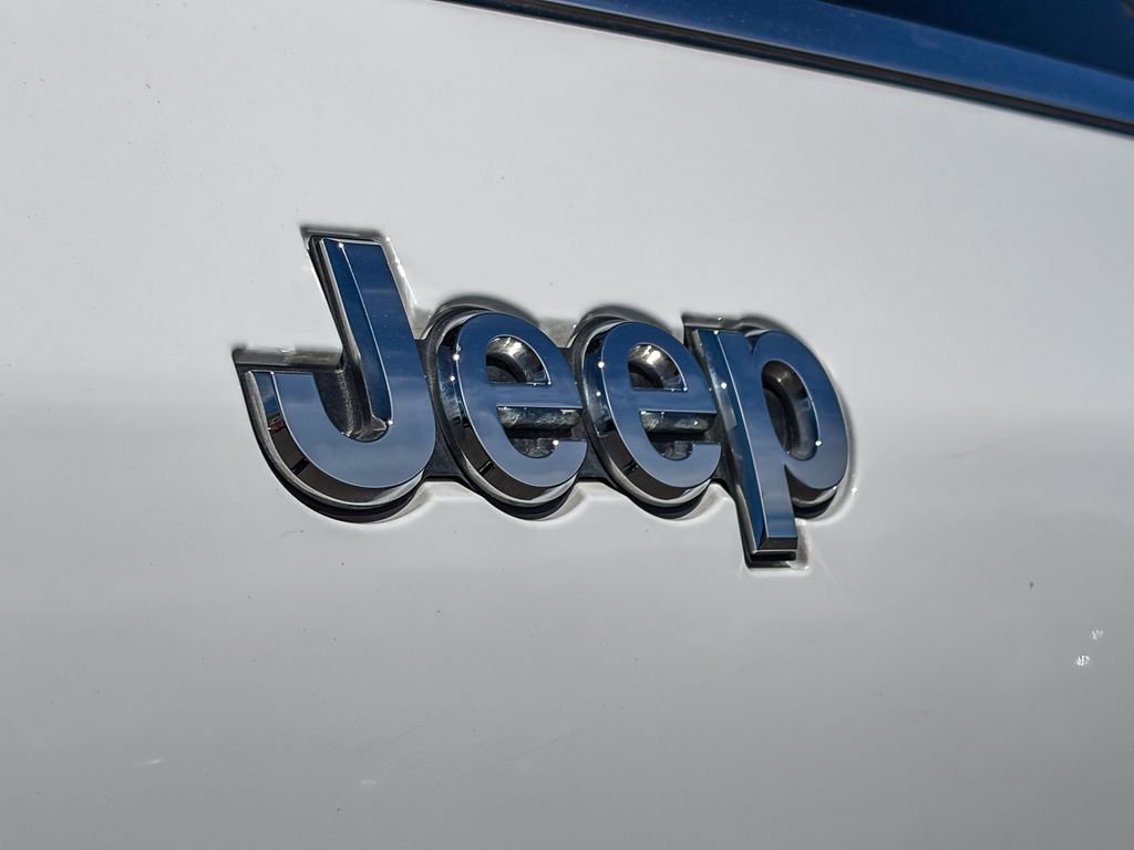 Used 2021 Jeep Grand Cherokee L Laredo w/ Luxury Tech Group I RWD image 9
