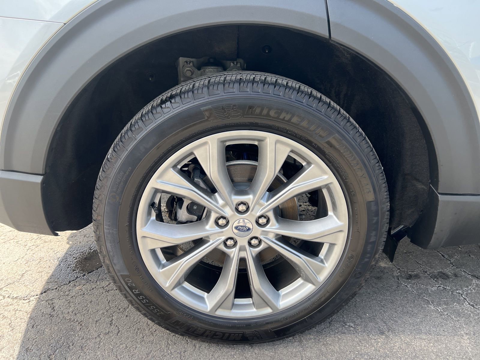 Used 2024 Ford Explorer XLT w/ Equipment Group 202A AWD/4WD image 38