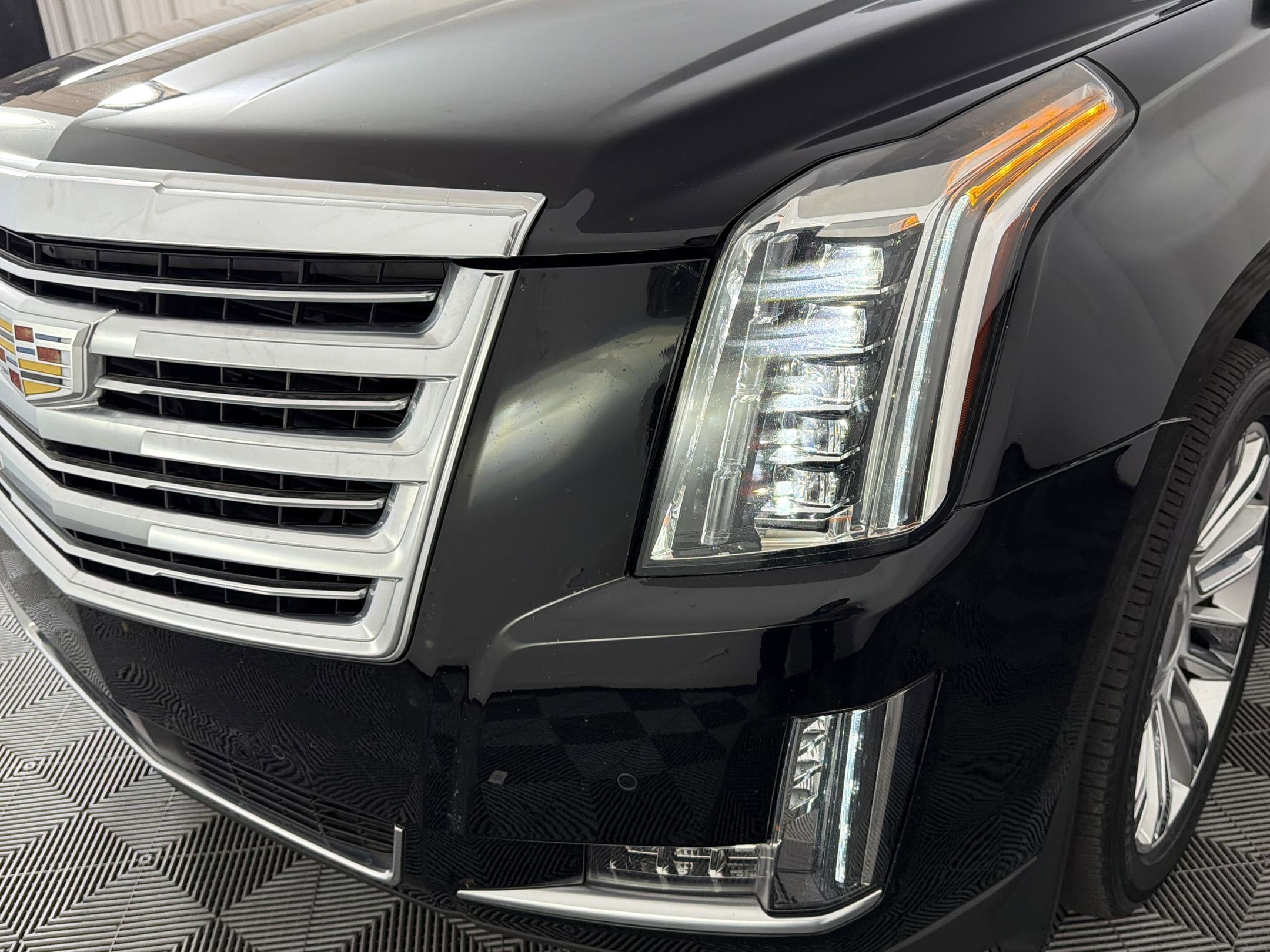 Used 2016 Cadillac Escalade Platinum image 11