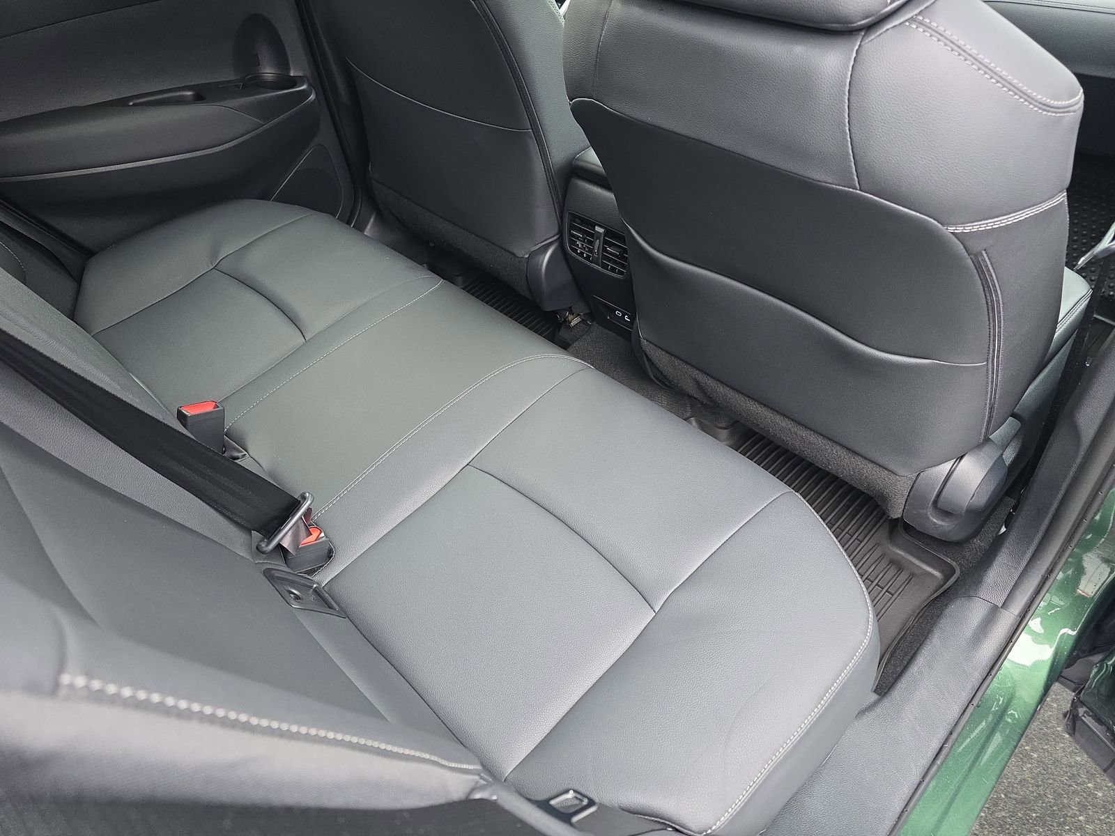 Used 2025 Toyota Corolla Cross XLE w/ Convenience Package image 11