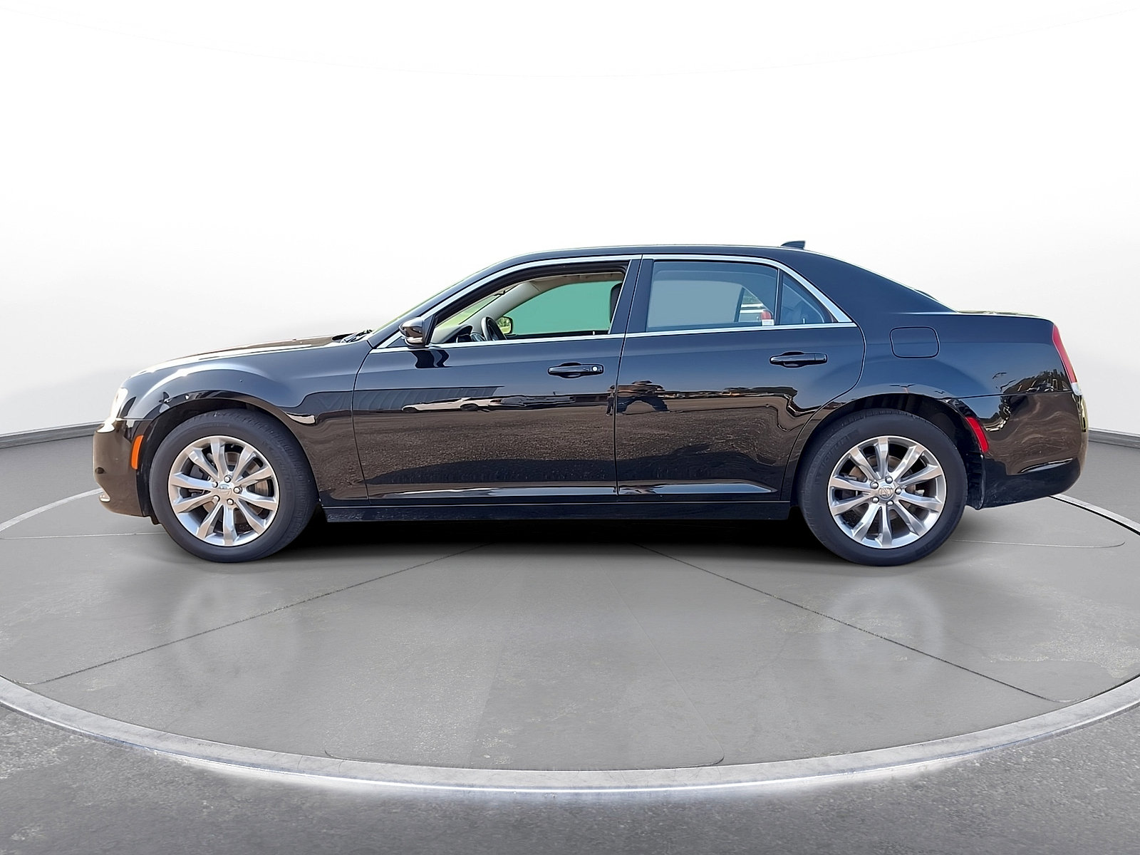 Used 2021 Chrysler 300 Touring L AWD/4WD image 5