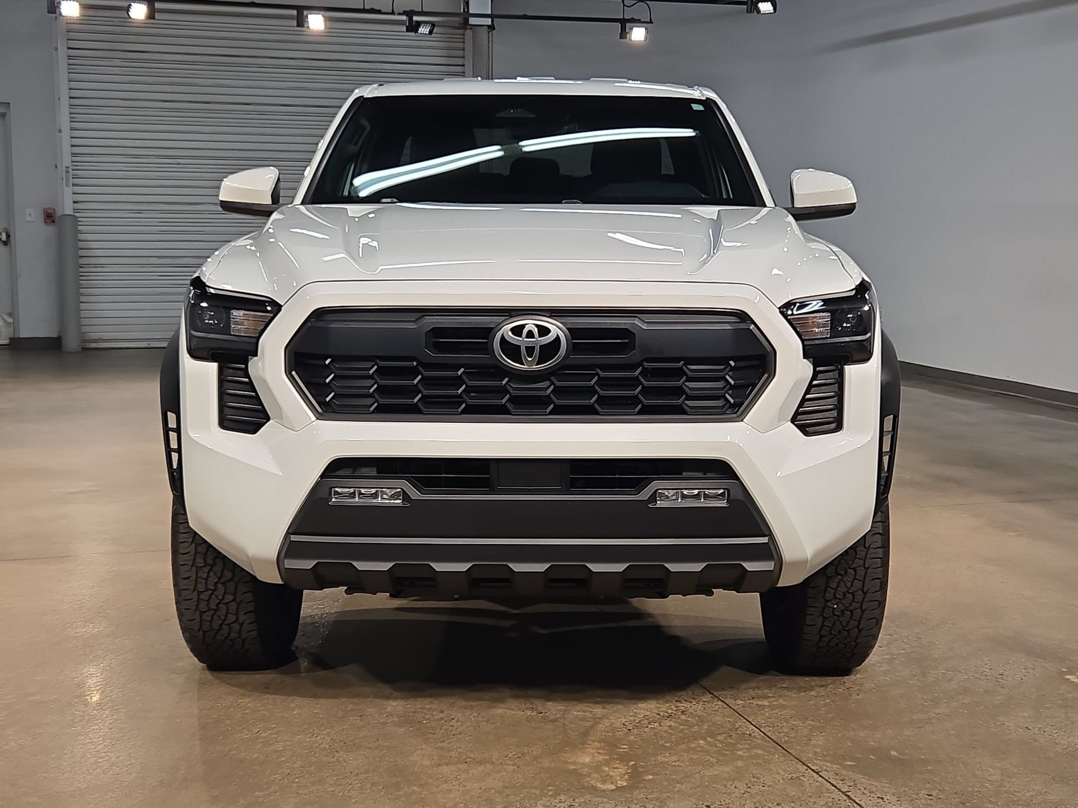 Certified 2025 Toyota Tacoma TRD Off-Road AWD/4WD image 2
