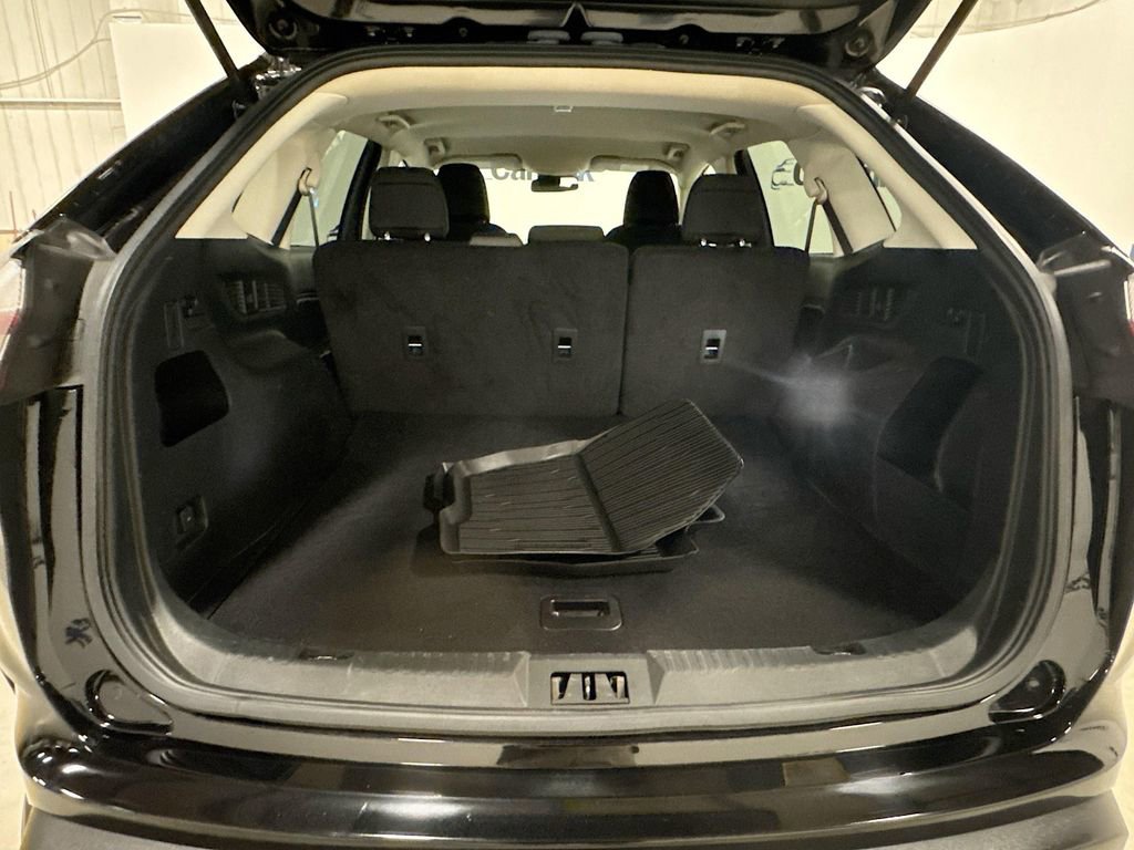 Used 2022 Ford Edge SE image 28