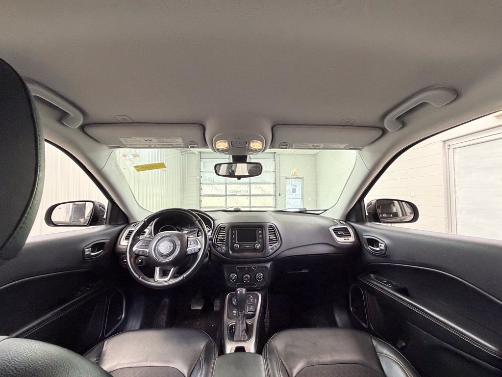 Used 2017 Jeep Compass Latitude w/ Safe & Security Group AWD/4WD image 28