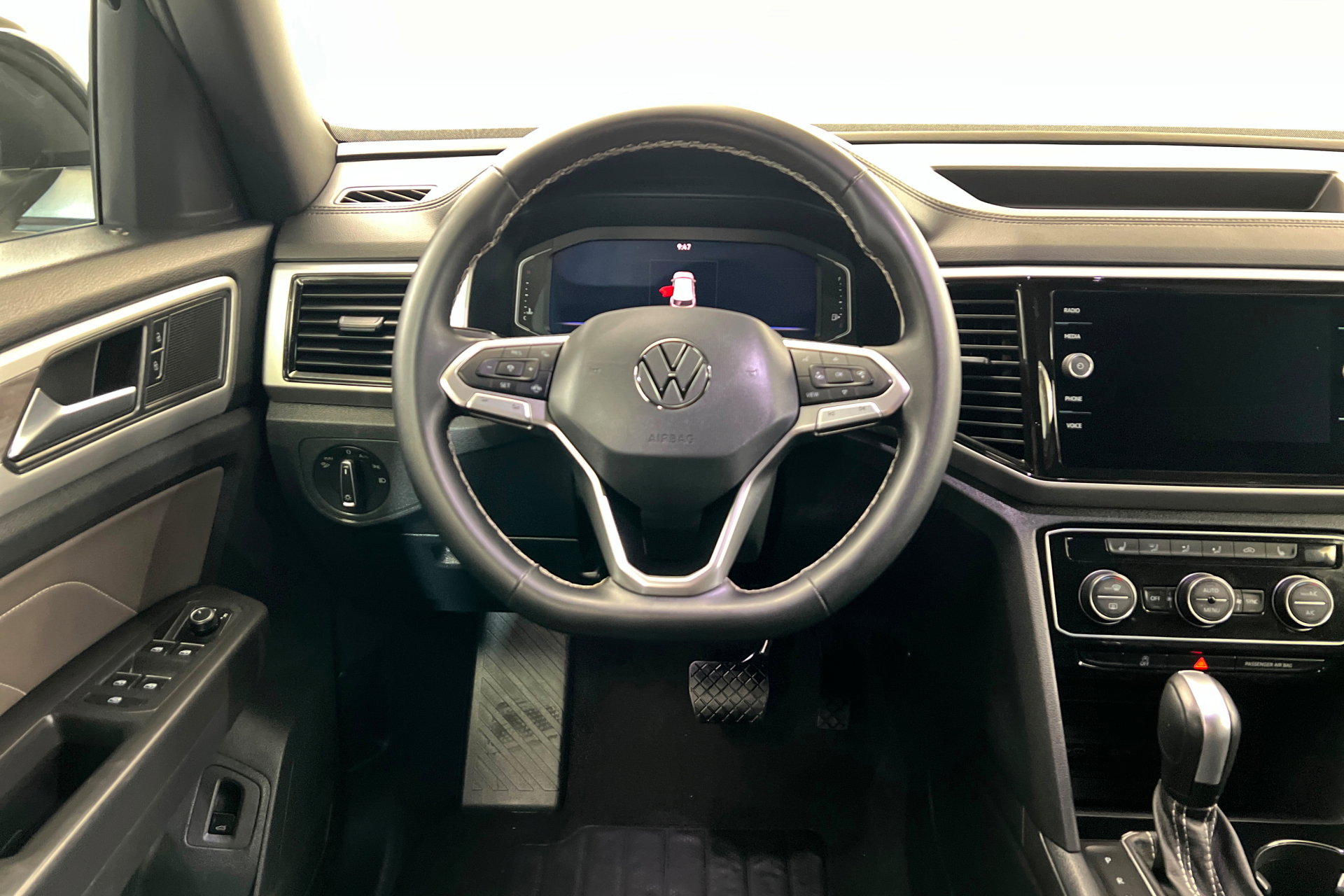 Used 2023 Volkswagen Atlas Cross Sport SE image 13