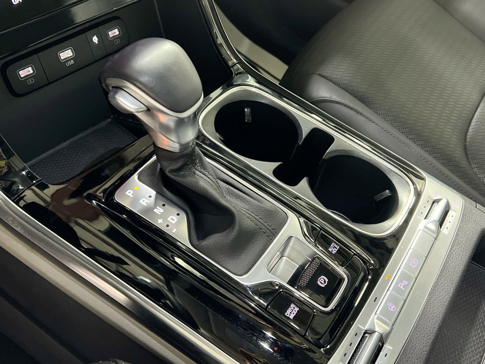 Used 2024 Kia Carnival SX Prestige image 18