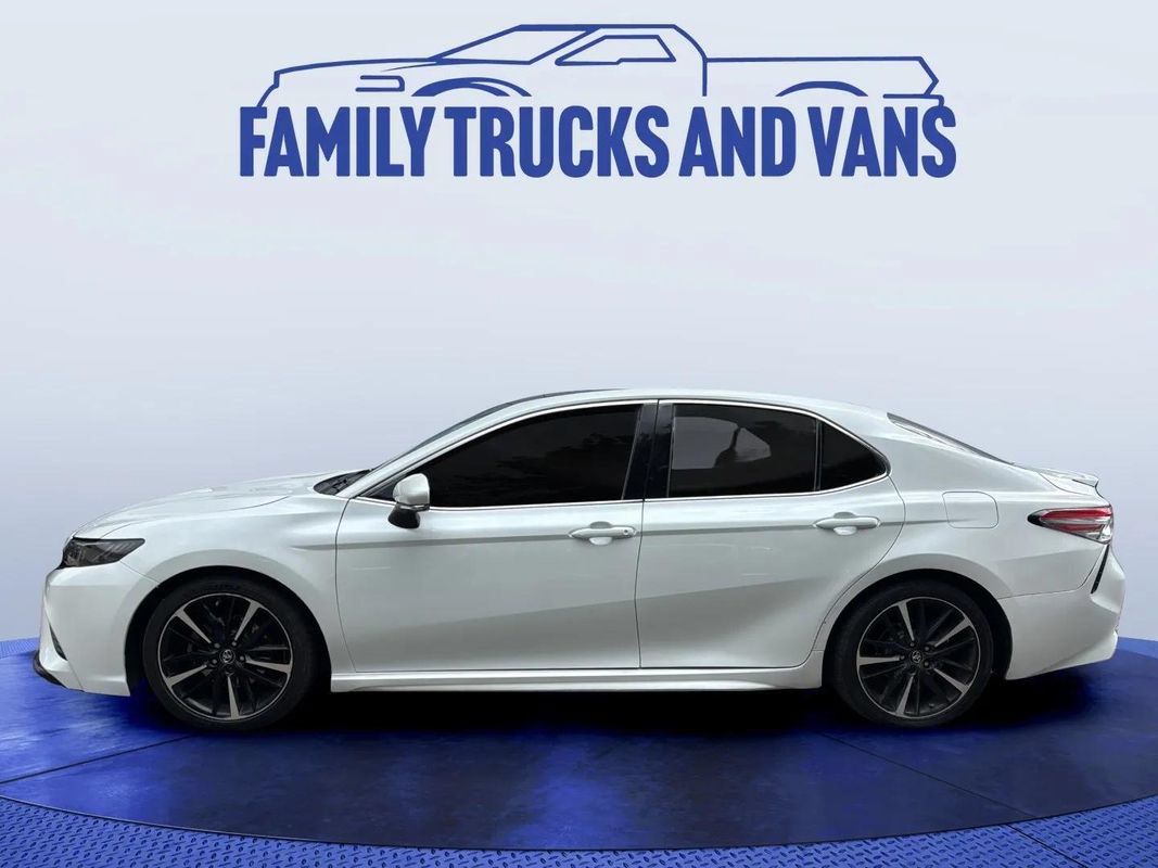 Used 2018 Toyota Camry XSE FWD image 2