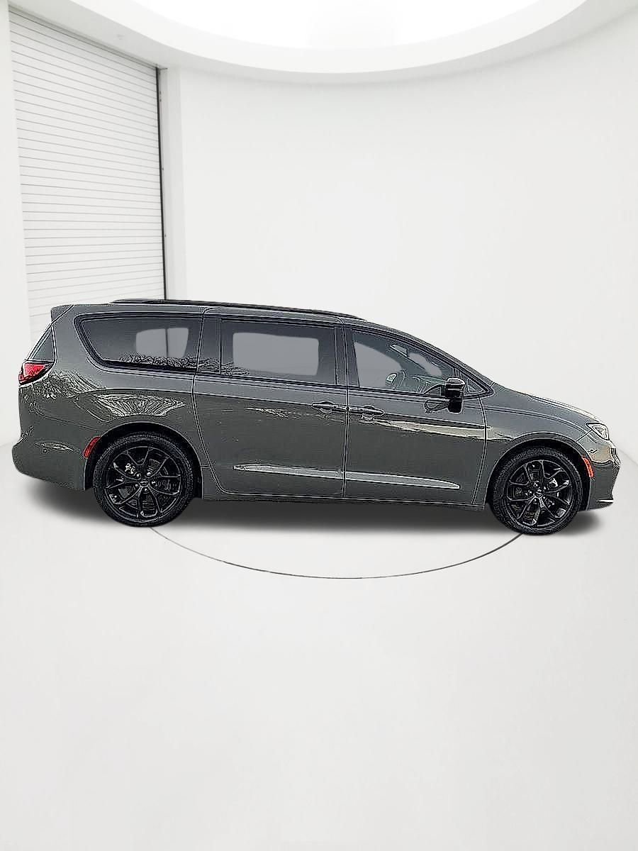 Used 2023 Chrysler Pacifica Limited w/ S Appearance Package image 6