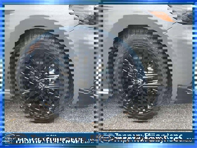 Used 2025 Toyota Camry SE image 9