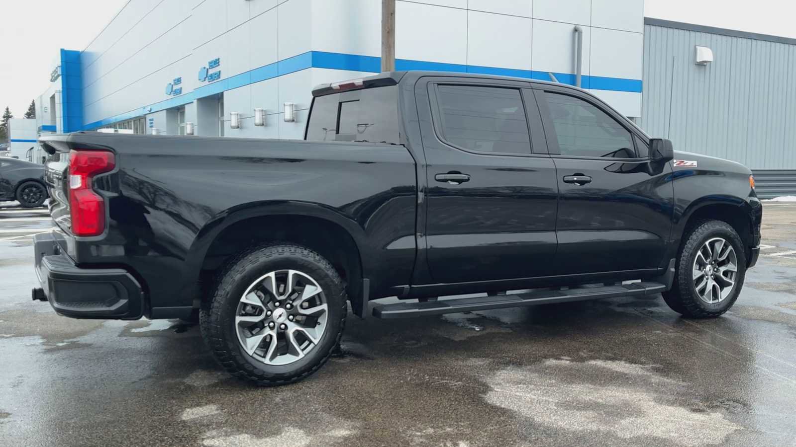 Used 2024 Chevrolet Silverado 1500 RST image 2